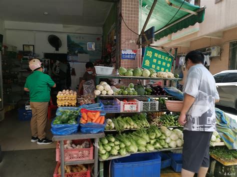 小商超大民生 番禺蔡二新村这家蔬菜水果店方便住户购物