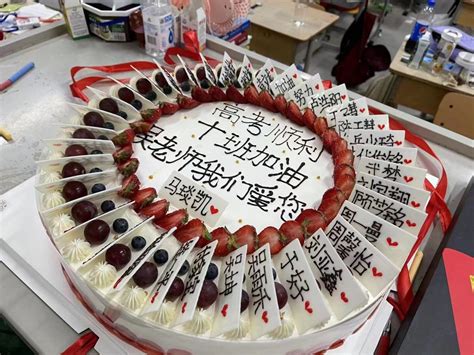 男子过生日蛋糕上名字10年被写错：叫方帅博不叫方师傅_国内新闻_海峡网