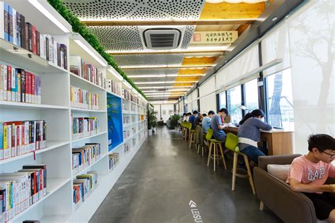 扬州城市书房一角：市民享受阅读的乐趣 - 视觉扬州