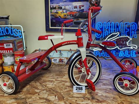 Pair of vintage radio flyer tricycles - EG Auctions
