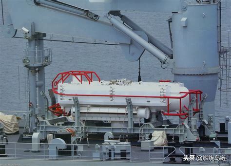 926型潜艇支援舰：配置有先进的援潜救生系统 远洋潜艇的保护神 - 每日头条