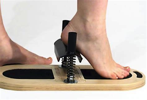 How to Strengthen Your Feet and Lift Your Arches With the Towel Curl ...