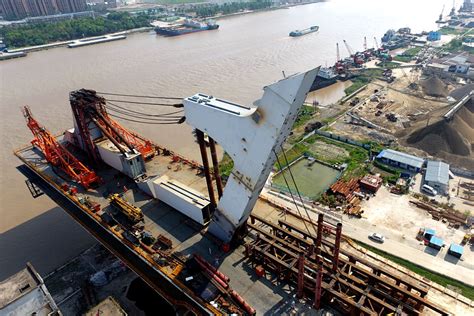宁波中兴大桥完成首次主塔竖转施工 - 公司新闻 - 宏润建设集团股份有限公司