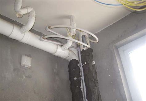 卫生间里有两根排水管，难道是开放商买一送一？能不能拆掉一根 - 知乎
