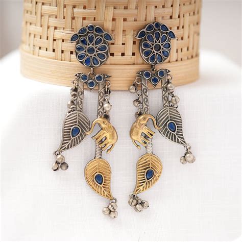 Earrings – Tvisii