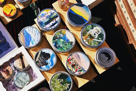 A bunch of plates that are sitting on a table photo – Free Jack d ...