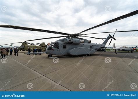Heavy-lift Cargo Helicopter Sikorsky CH-53K King Stallion by United ...