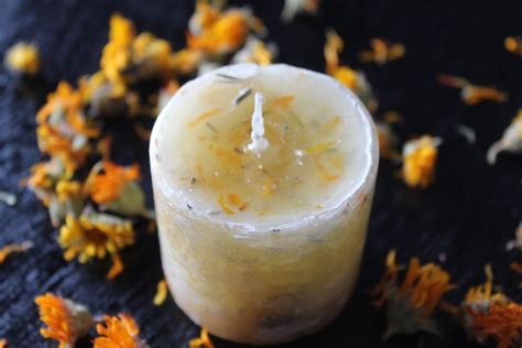 Buy Handmade Lemon Scented Candle BloomyBliss