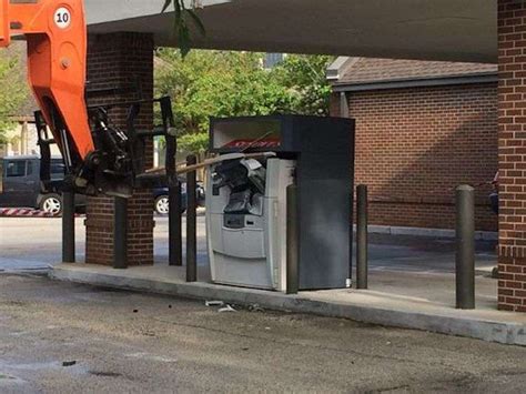 Telehandler Falling Over 的图像结果