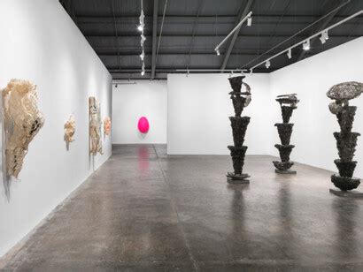 Lynda Benglis. Frozen gestures | Meer