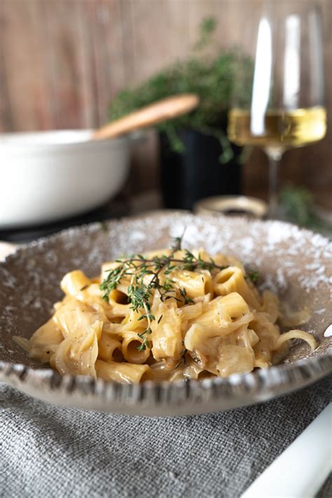One Pot French Onion Pasta - Zwiebelsuppen Pasta