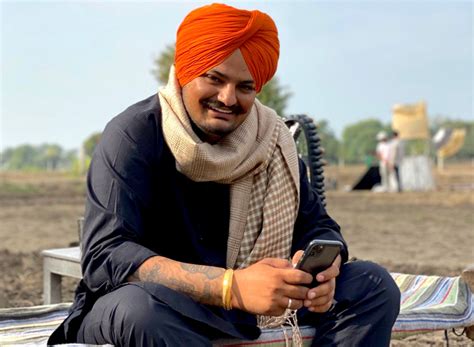 Rapper Drake Pays Tribute To Slain Punjabi Rapper Sidhu Moosewala By ...