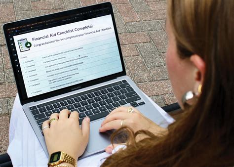 Students continue to have trouble with financial aid - The Maroon