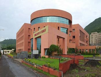 Symbiosis Institute of Technology Campus Photo Gallery & Videos