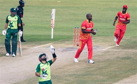 ZIM vs PAK: जिम्बाब्वे से मिली हार के बाद फूटा शोएब मलिक का गुस्सा, टीम ...