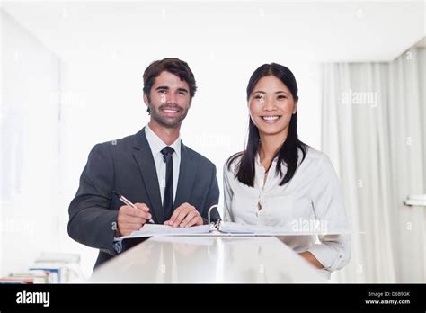 Business People Smiling 的图像结果