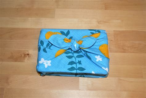 How to: Furoshiki (Japanese fabric wrapping) | 1 Million Women