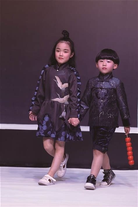 苏州国际少儿时装周童模走秀展现少儿风采_北京新时代模特学校 | 新时代国际模特培训基地
