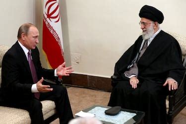 Quién es Alí Jamenei, el Líder Supremo de Irán que sucedió a Jomeini en ...