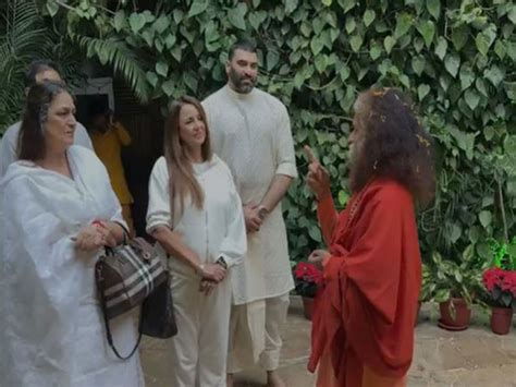 Nikitin Dheer visits Parmath Niketan Ashram with family in Rishikesh ...