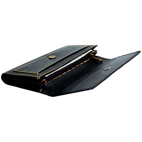 Bollywood actress clutches hand painted by movie poster artists in India!