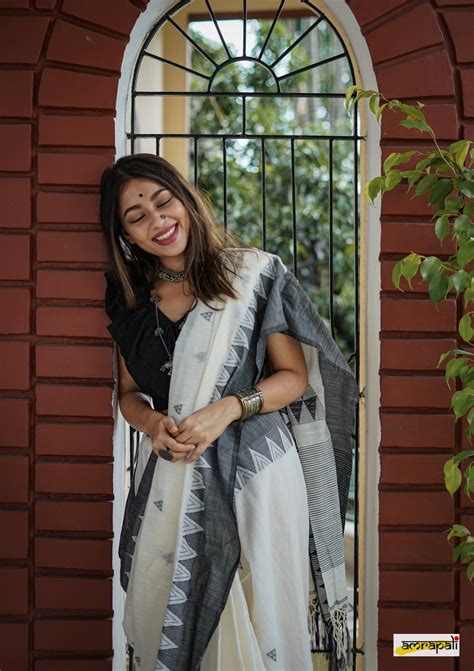 Handloom cotton with jamdani inspired buti – Amrapali Boutique