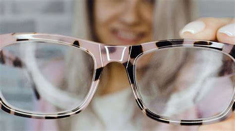 Eye Care Tips: चश्मा लगाने वाले इन बातों का रखें ध्यान - short-videos ...