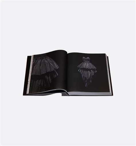 書本：Dior by Christian Dior 英文版 | DIOR
