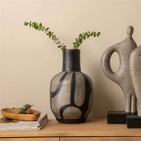 In Spring Terracotta Vase - Black (Short) – ellementry