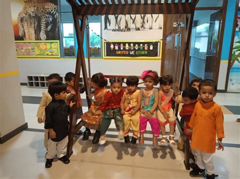 Solitaire International School