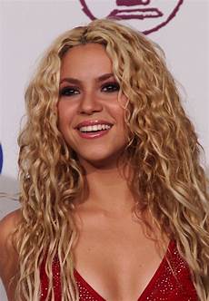 Popular Hairstyles For by 17 Popular Hairstyles You Ll Remember From The 2000 S Popular Hairstyles For