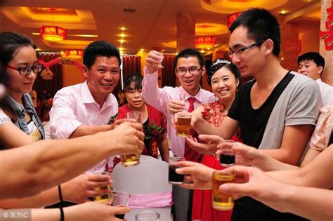 最会喝酒的5位企业家：马云能喝半斤白酒，周鸿祎因喝醉磕掉门牙-搜狐大视野-搜狐新闻