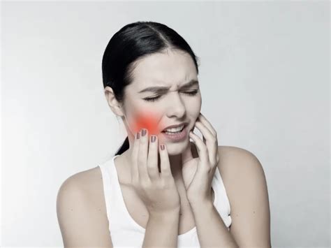 Dealing with Teeth Pain: Causes, Home Remedies, and When to Seek a Dentist