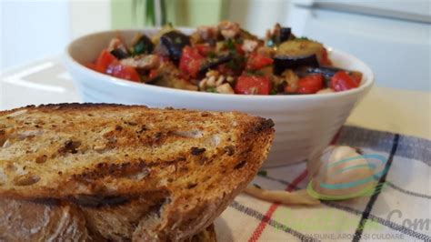 Bruschete cu vinete coapte și cotlet de porc