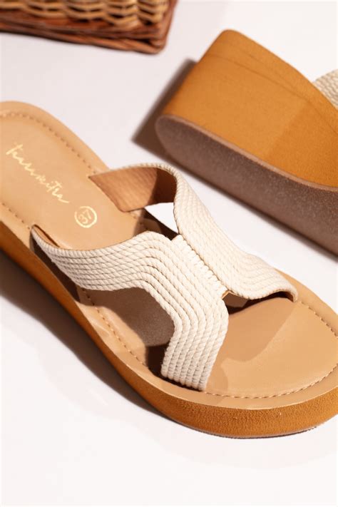 Capri wedges in white – Taaramitra