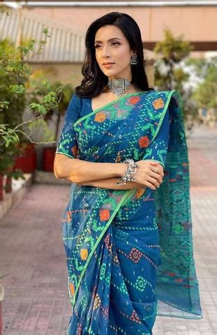 Exploring the Art of Jamdani Sarees – AEVUM