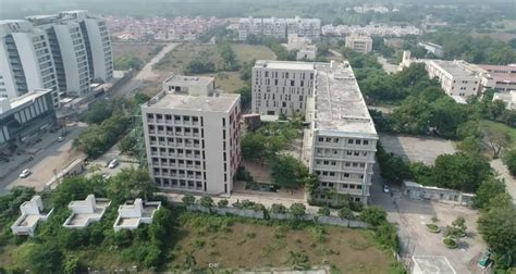 Navrachana University