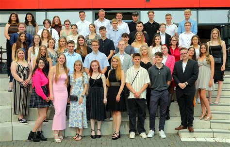 Abiturienten der Rheinberger Europaschule bekommen ihre Zeugnisse