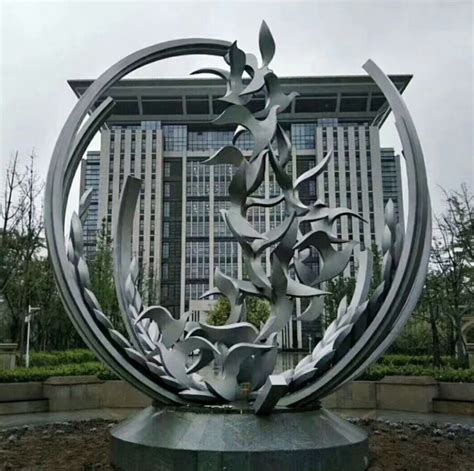 城市不锈钢雕塑在城市文化建设中的应用价值-宏通雕塑