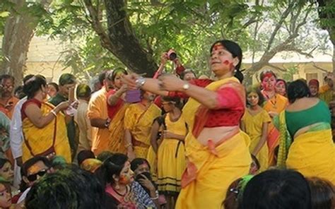 Lose Yourself In Music And Culture At The Santiniketan Basanta Utsav ...
