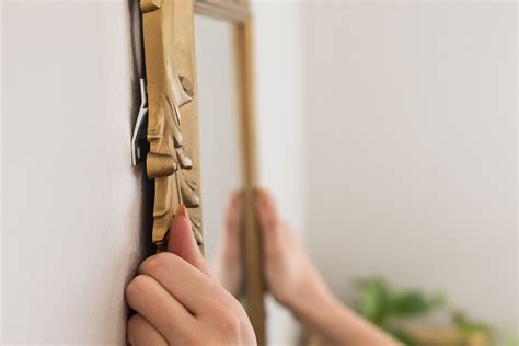 How to Hang Heavy Mirror: Easy Steps for a Secure Fit - MirrorTopics