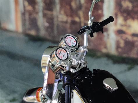 Yamaha SR400 & 500 1:12 Aoshima diecast Scale Model bike | Scale Arts India