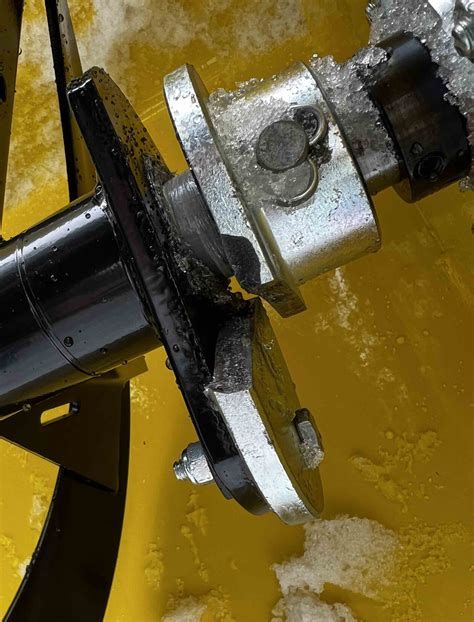 Snowblower Auger Repair 的图像结果