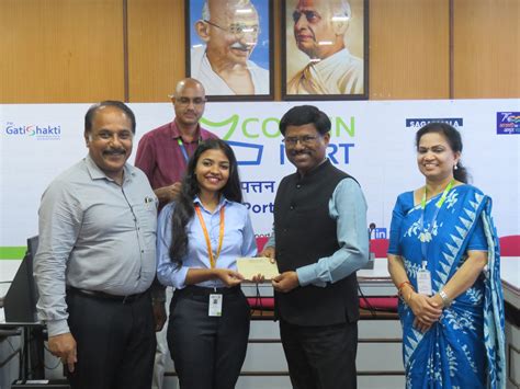 Chairperson felicitates the participants of Port Day cultural ...