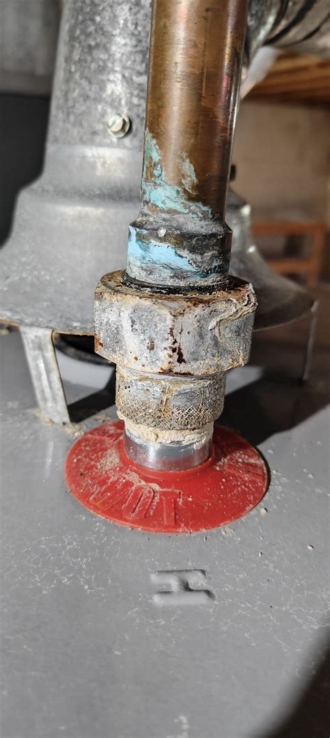 How do I replace this leaky water heater fitting? : r/Plumbing