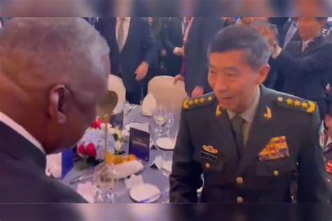 香会视频：中美防长在香会晚宴握手！