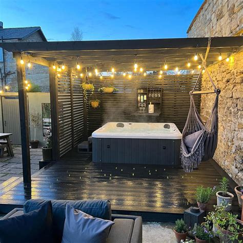 10 Hot Tub Shelter Ideas for Your Outdoor Jacuzzi