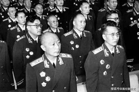 1955年授衔时，为什么先授大将，十大元帅反而排在最后|授衔|元帅|大将_新浪新闻