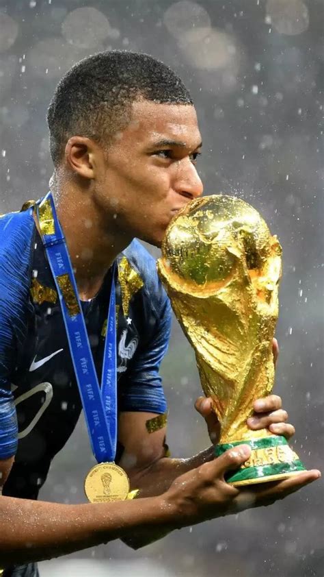 FIFA World Cup Trophy Backside 的图像结果