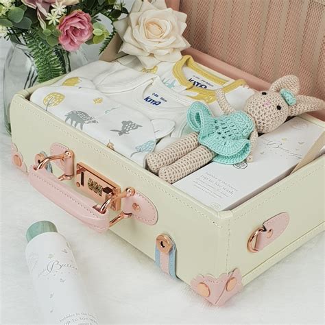 Little Luxury Organic Baby Gift Hamper – naturalbabybox.co.uk